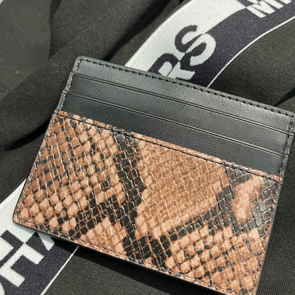 MICHAEL KORS Cyrus Snake Embossed Tall Card Case
Driftwood
NWT - Picture 9 of 16